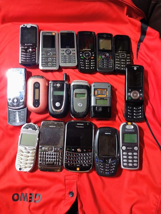 Lot de telefoane pt piese ( multe se aprind)
