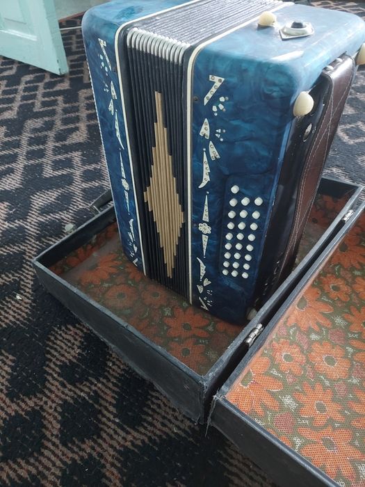 Продаётся Баян времён СССР