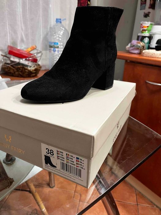 Дамски боти на ток