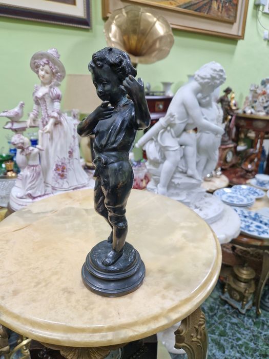 Стара френска антикварна колекционерска бронзова фигура