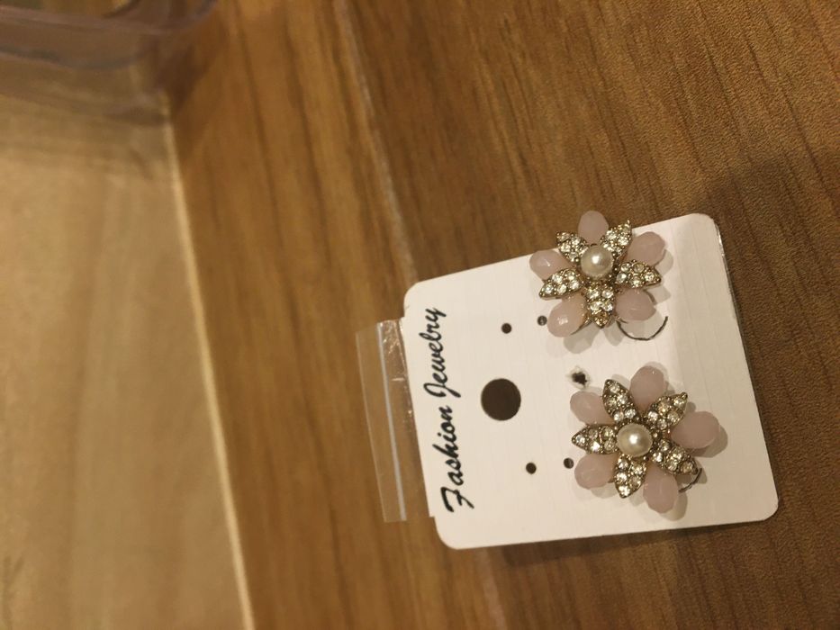 Нежни и красиви обеци