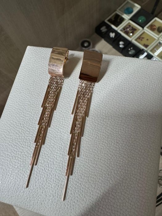 Продам золотые серьги