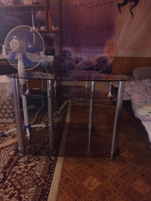 Стол под телевизор.