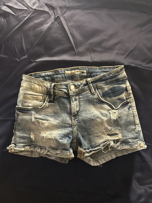 Дънкови къси панталони. КОЙТО е звънял моля да пише тук съобщение’