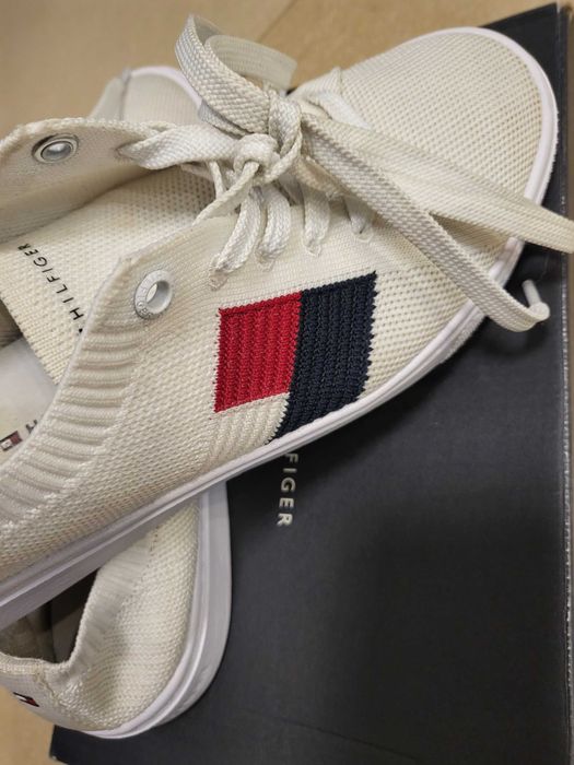 Tenesi Tommy Hilfiger, 38, sneakers albi dama