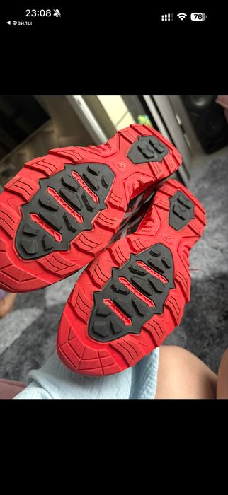 Продам кроссовки мужские Asics