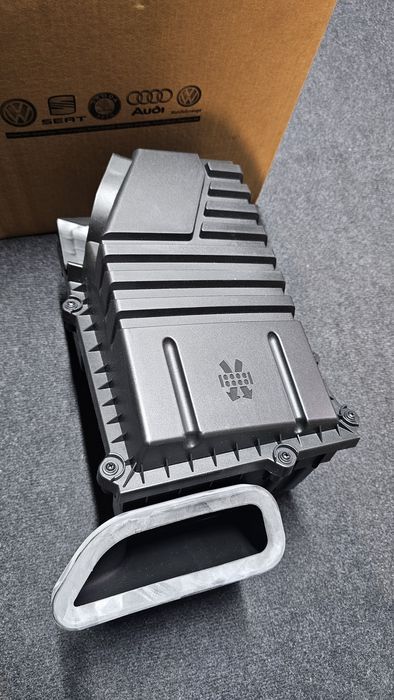 carcasa filtru aer nou originala volkswagen golf 5 / passat b6 etc

+f