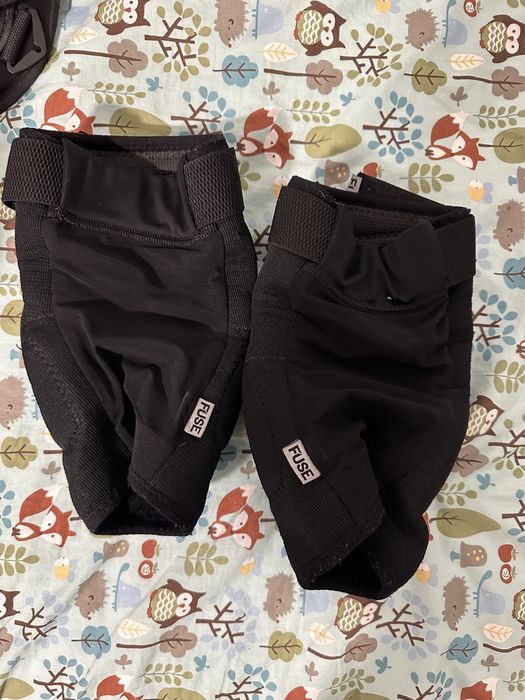 Genunchiere/ Cotiere Fuse