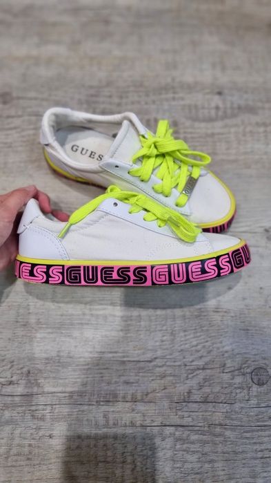Спортни обувки Guess