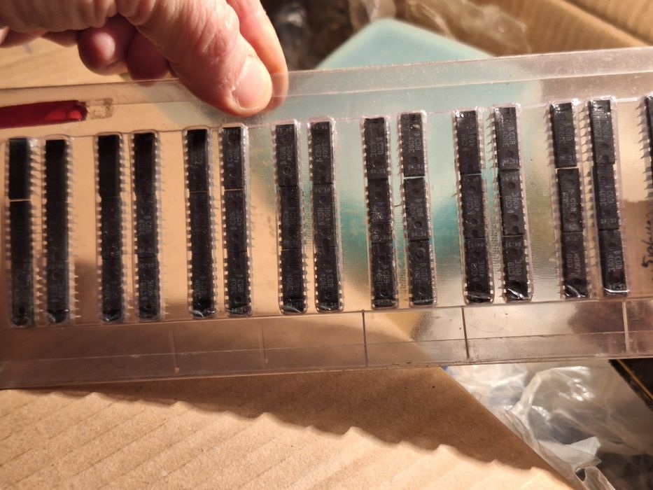 Vând piese electronice generație veche