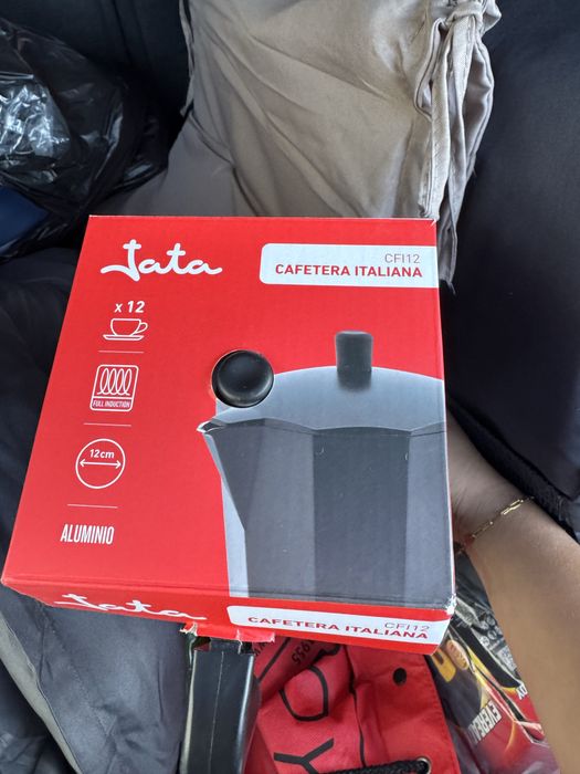 Кафеварка Jata CFI6, Капацитет 6 чаши, Черна