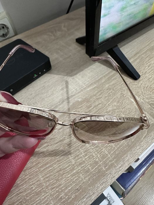 Guess - (слънчеви очила)