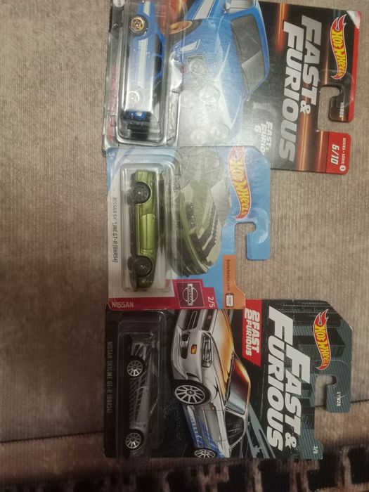 Продам машинки в упаковке