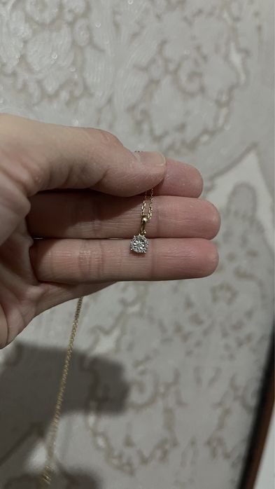 Продам подвеску с бриллиантами