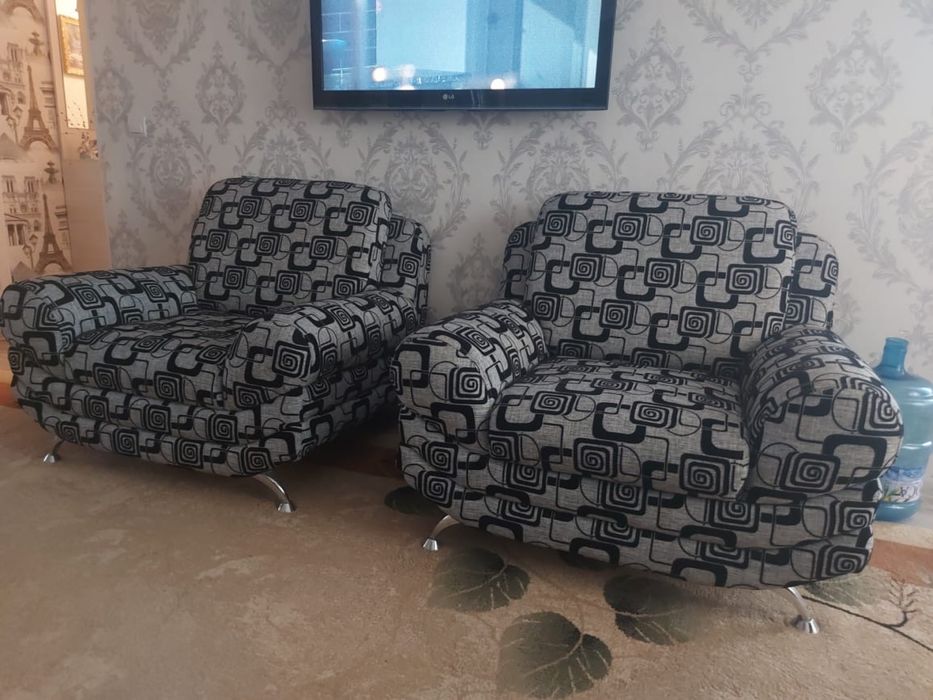 Продам диван с креслами