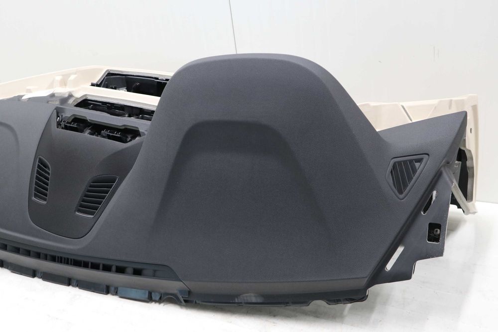 Арматурно табло БМВ Г30 Г31 BMW G30 G31 Черно/Бежово