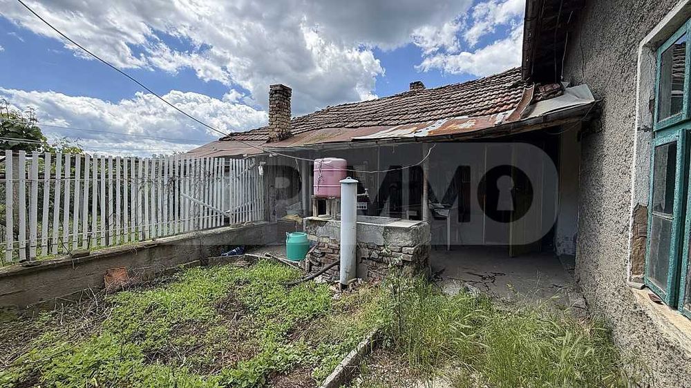 Едноетажна къща в село Александрово