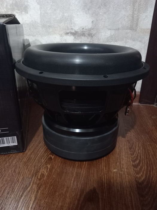 Momo Achiles сабвуфер