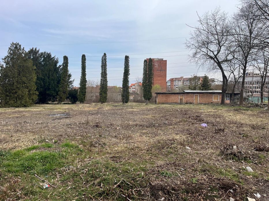 Teren intravilan de vanzare sau inchiriere