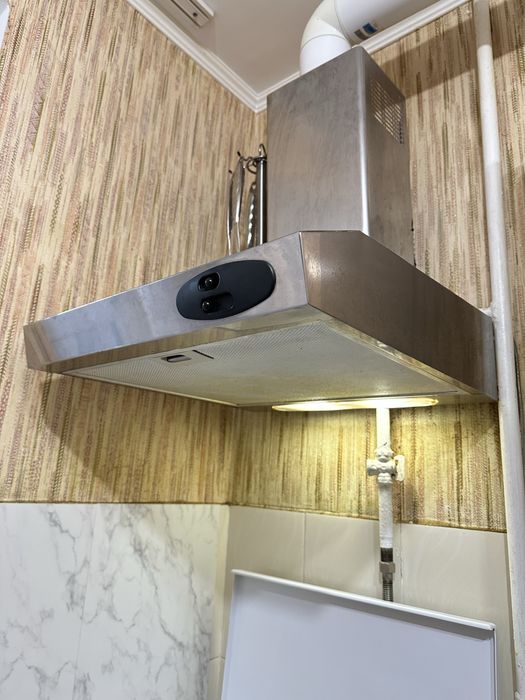 Продам вытяжку в рабочем состоянии