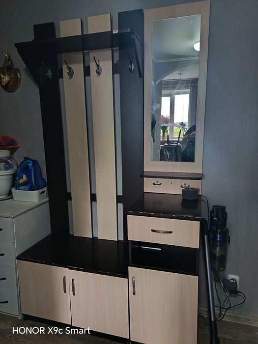 Продам прихожую шкаф