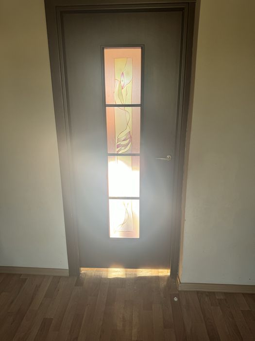 Продается меж комнатный двер