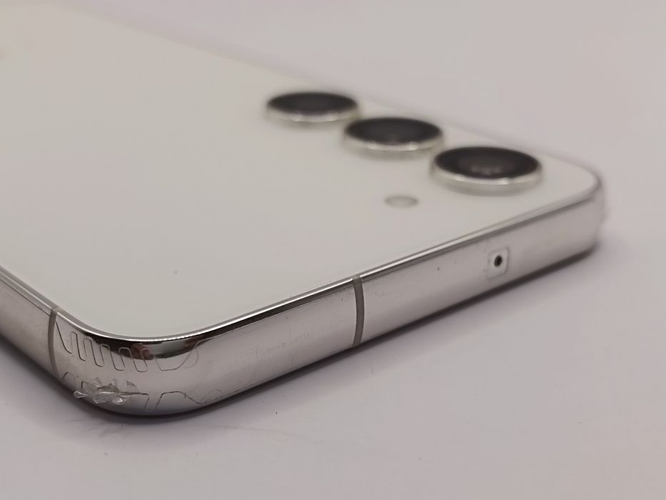 GSM:  SAMSUNG Galaxy S23 / 256GB