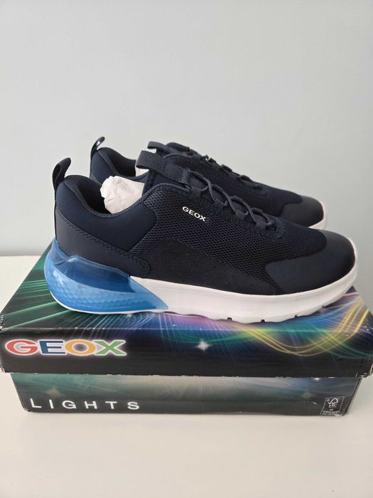 Geox детски спортни обувки номер 38 - нови