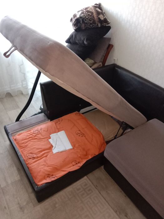 Продаю диван угловой большой