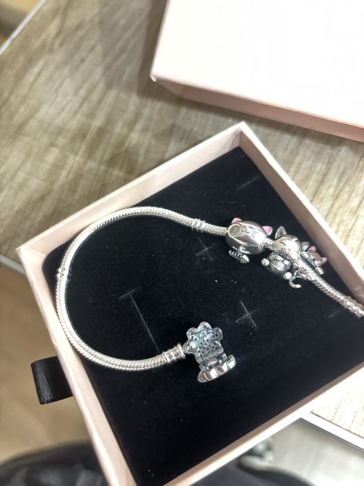 Гривна Пандора с 3бр талисмани