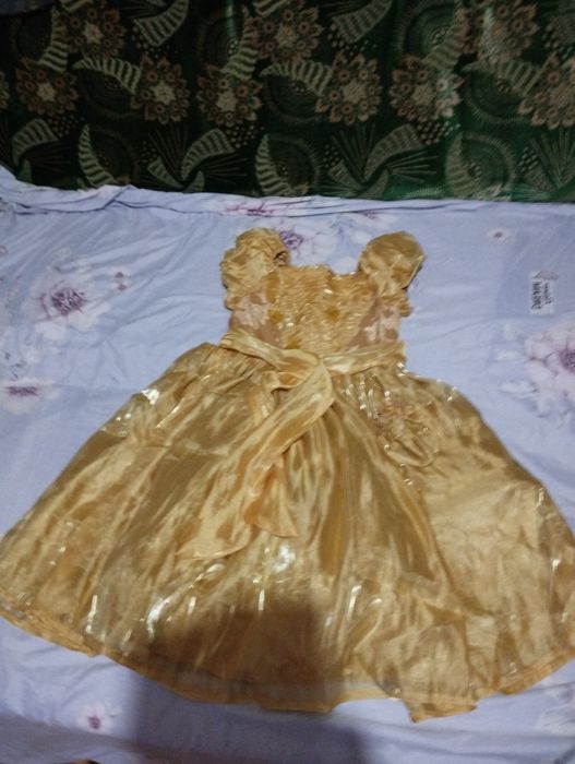 Продам красивое платье из Германии на девочку