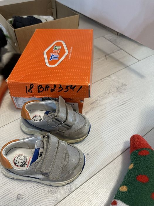 Продам кроссовки детские