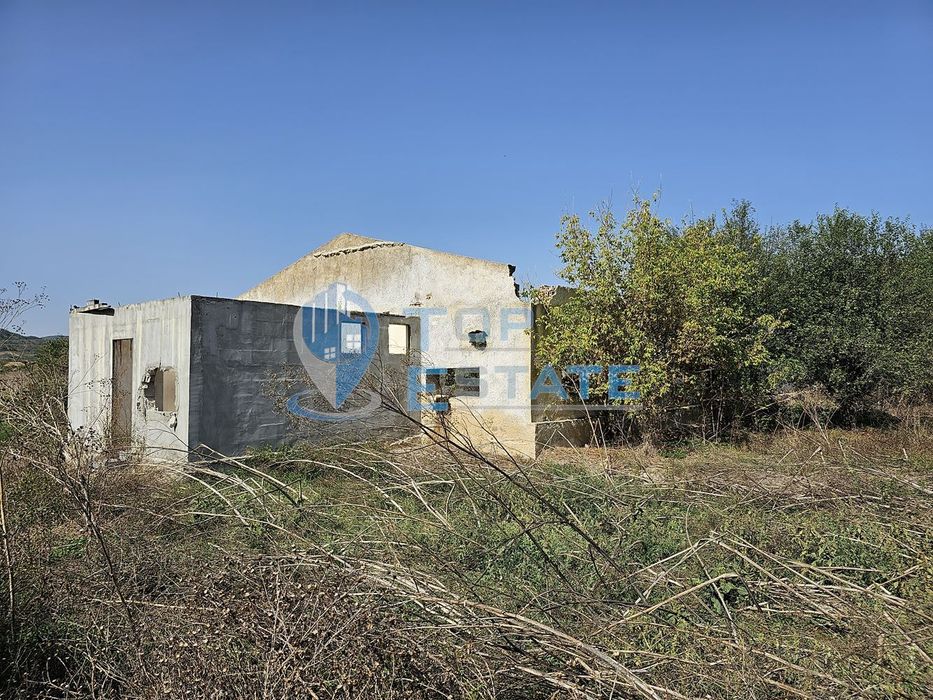 Продава се Промишлена сграда в с. Садина, Област Търговище - 4137 кв.м за 25 €/кв.м - Снимка #4