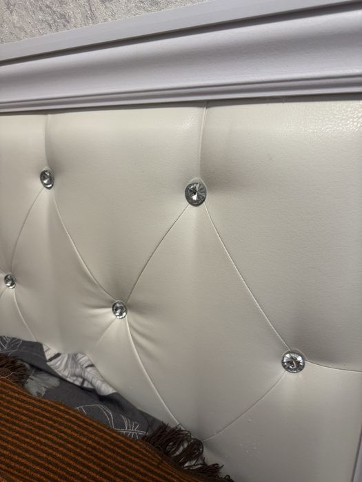 Двухспальная кровать