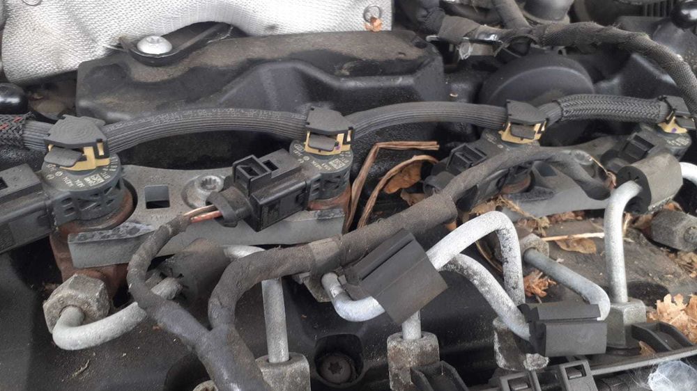 Injector Volkswagen Passat B7 2.0 tdi cod 04L130277E