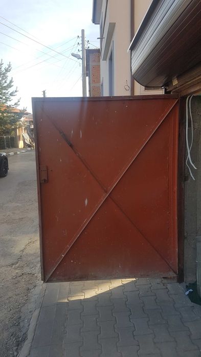 Продавам гаражна врата