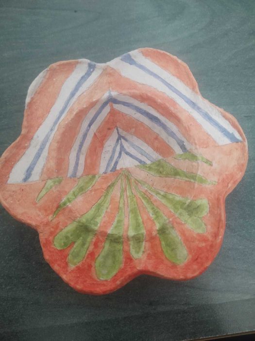 Mici boluri handmade și pictate manual din papier mache