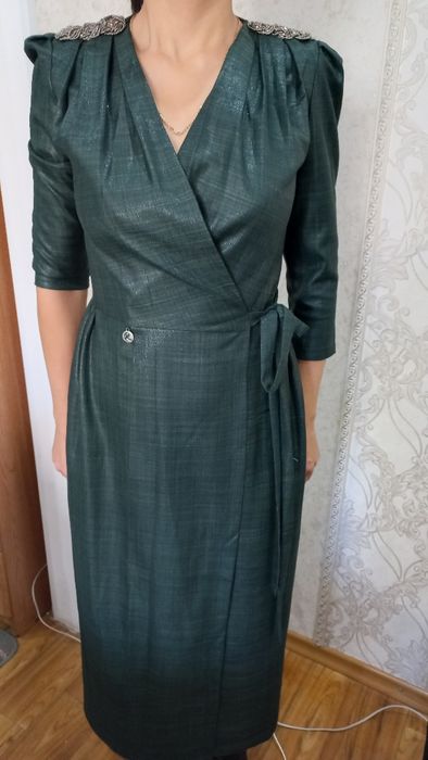 Продам платье с запахом