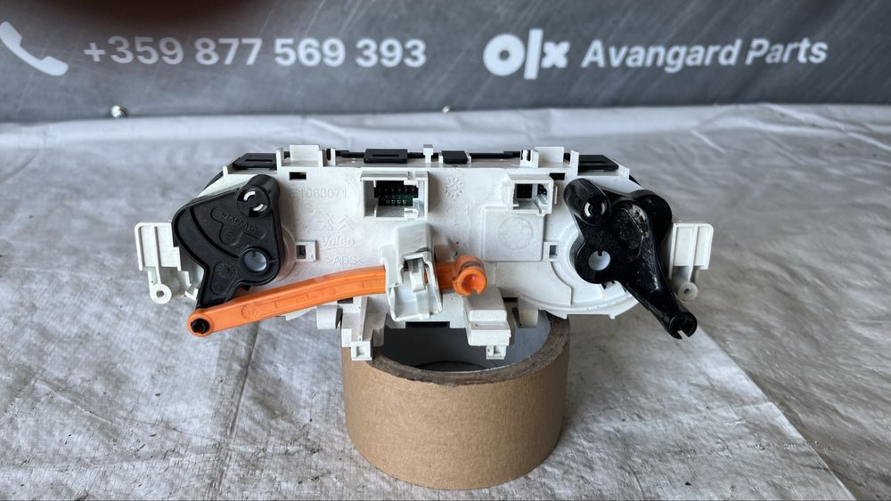 Панел климатик Peugeot 208