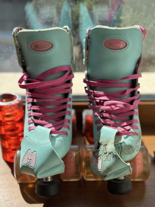 Роликовые коньки