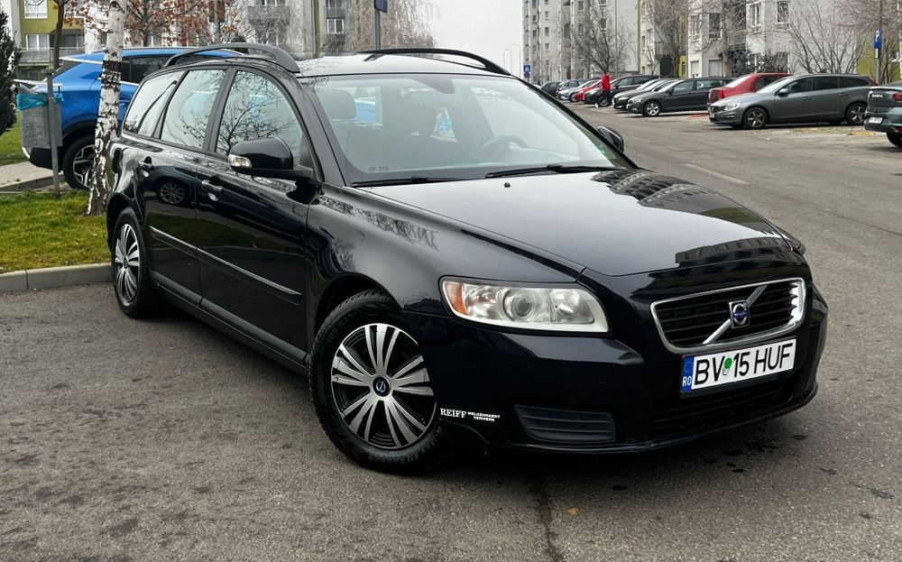 Volvo V50 - Facelift 2010 // 1.6 diesel // 2599 euro