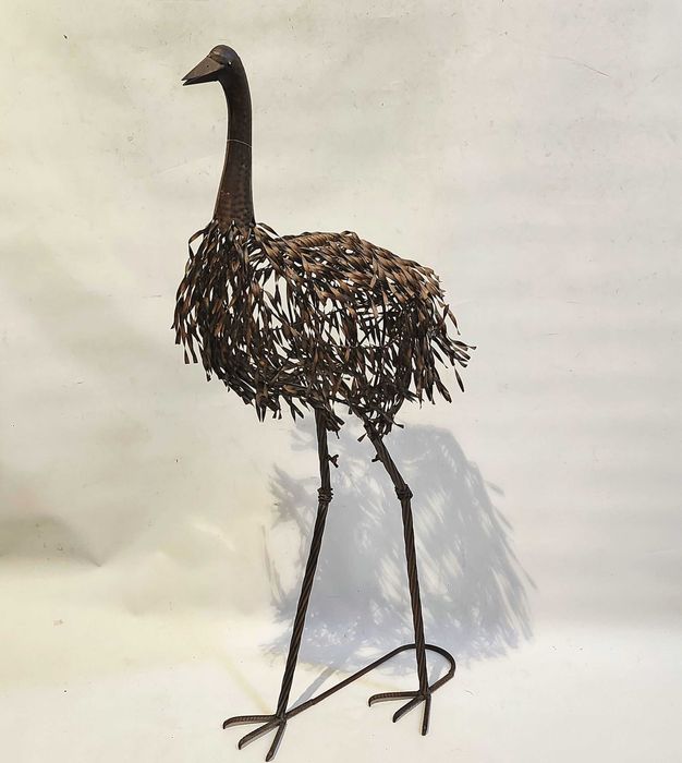 Комплект метални скулптури „Ему“