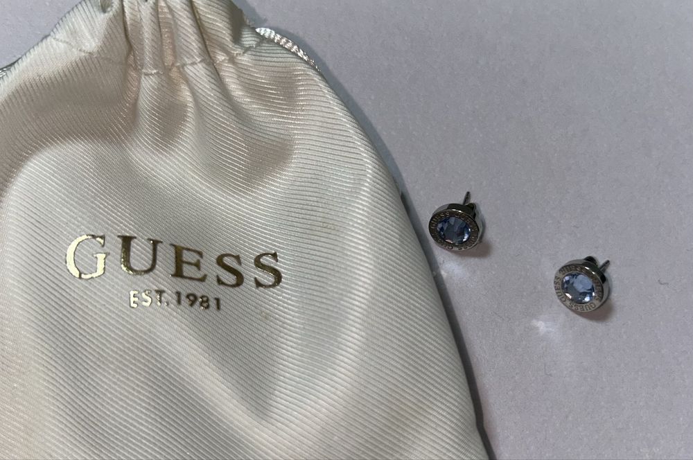 Обеци      Guess