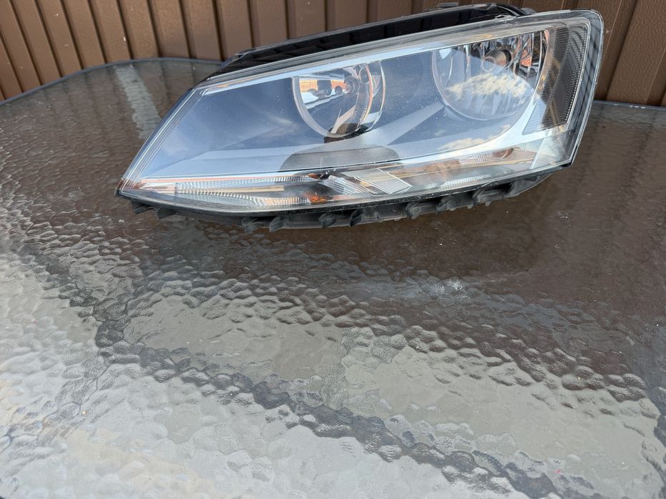 Far stanga vw jetta
