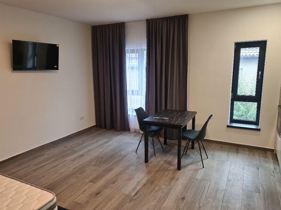 Închiriez garsoniera studio
