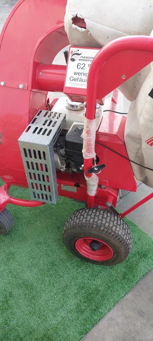 Бензинов самоходен листосъбирач