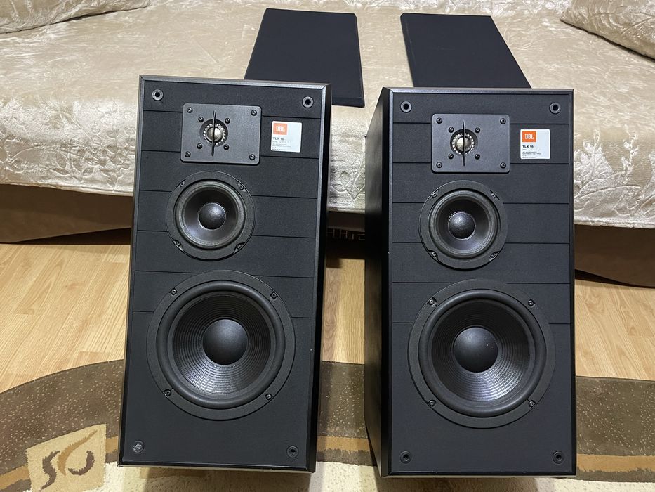 Boxe podea Jbl model Tlx 16