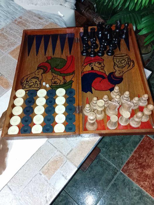 Шах-табла 48/48 с фигури и пулове,,хан Крум"