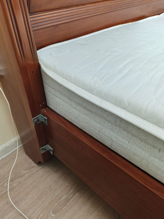 Отдам двухспальнюю кровать