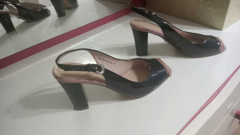 Обувь  (босоножки)